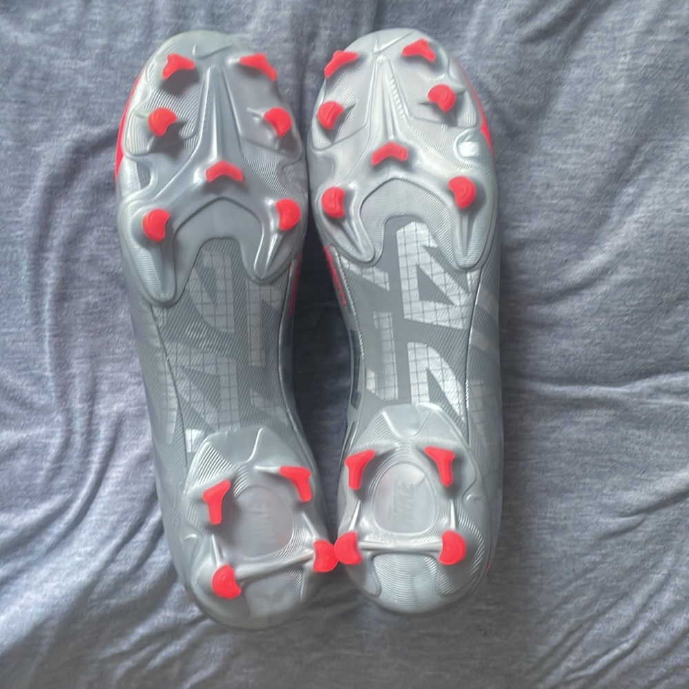Mercurials - Picture 5 of 5